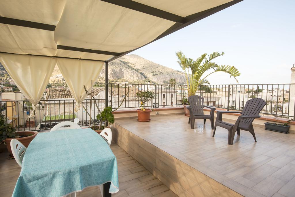 La Terrazza Del Baglio Apartment Мондело Екстериор снимка
